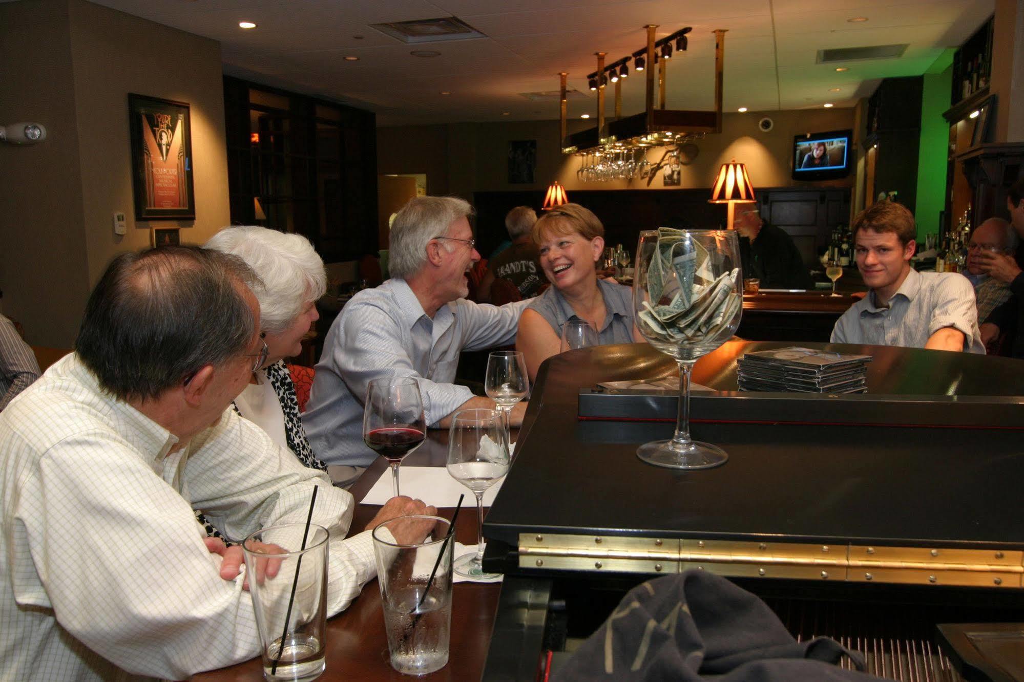 Charley Creek Inn Wabash 외부 사진