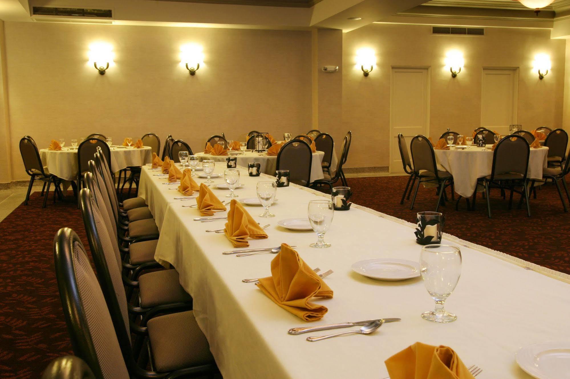 Charley Creek Inn Wabash 외부 사진